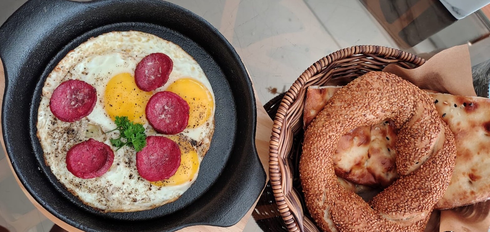 Eggs with Sucuk