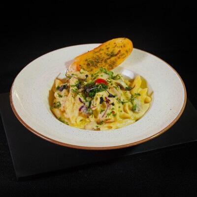 Alfredo Pasta ( Choose Chicken/ Shrimp)